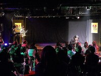 相方の不在により窮地に追い込まれた御茶ノ水男子のおもしろ佐藤。観客を巻き込んで精一杯のパフォーマンスを繰り広げた。