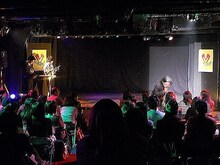 相方の不在により窮地に追い込まれた御茶ノ水男子のおもしろ佐藤。観客を巻き込んで精一杯のパフォーマンスを繰り広げた。