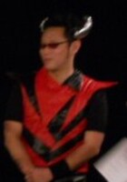 演芸ロックミュージシャンのイカルス渡辺。2008年には「涙の天保山」でメジャーデビュー。