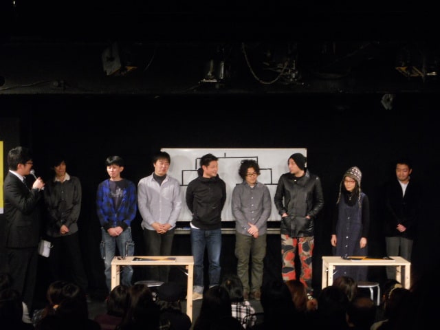 下北沢・駅前劇場にて行われた「Munasawa King Live ♯9 演劇人ばかり集まる大喜利大会」。司会はカリカ林、出演者は全員舞台などで活躍する俳優8名という稀有な大喜利大会となった。