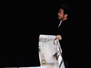 オープニングではかすれ気味の声で「（大喜利は）初めて」とコメントした宮崎吐夢。見事な回答の連続で優勝をものにした。