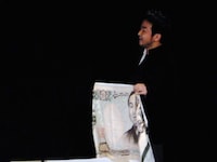 オープニングではかすれ気味の声で「（大喜利は）初めて」とコメントした宮崎吐夢。見事な回答の連続で優勝をものにした。