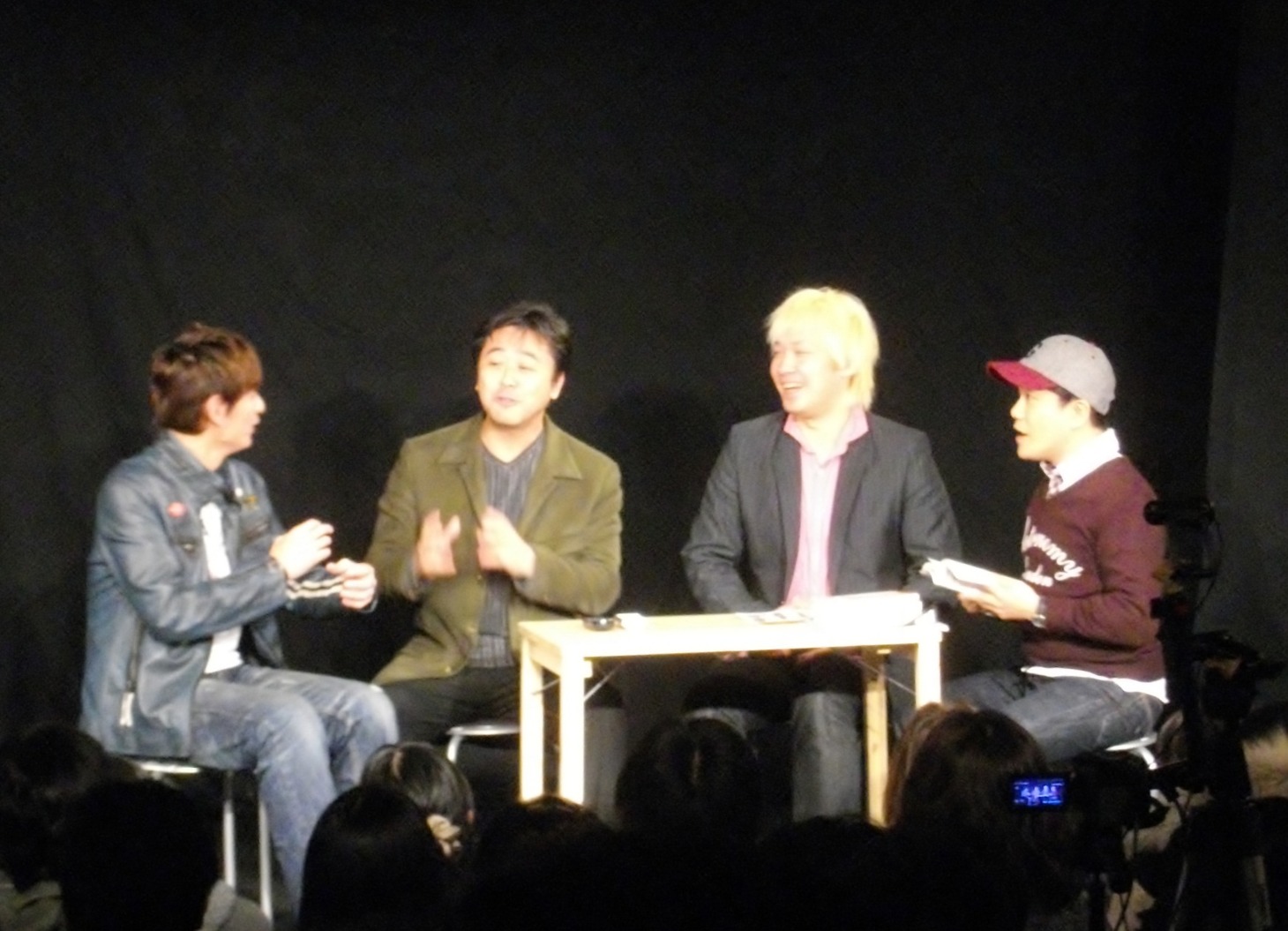 「Munasawa King Live♯8『博士・大吉・大介のお笑いメディア道場』」に出演した、博多大吉、株式会社PTP・有吉昌康社長、メディアジャーナリスト・津田大介、浅草キッド・水道橋博士（左から）。