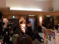 会場には、しんちゃんのほかルミネに出演しているKABUTOメンバーもアシスタントや畑中が急遽来られなくなったときの代役として、畑中に手伝いを命じられているとのこと。