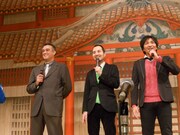 司会から背が高いことを指摘された3人。真栄田は「いっぱいポークを食べて育ちました！」と沖縄料理でおなじみの食材をアピール。