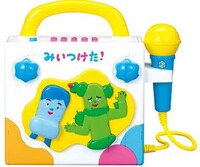 写真は「コッシー＆サボさんのカラオケパーティー」。価格は4200円。タンバリンボタンではリズム遊びが楽しめるなど、機能も多彩。小さい子どものみならず、一緒に遊ぶ大人も一緒に口ずさむことができる。(C) NHK・NHKエデュケーショナル