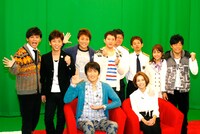 「地球のしゃべり方」会見に出席者した（前列左から）千原ジュニア、紗羅マリー、（後列左から）ますだおかだ岡田、フットボールアワー後藤、サバンナ八木、サバンナ高橋、カリカ林、Bコース・タケト、鈴木あきえ、陣内智則。