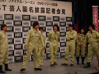 ハーリーの歩き方をマネするライセンス藤原と中山功太。これにもメンバーは大爆笑。