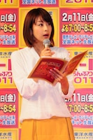 会見司会を務めた加藤綾子（フジテレビアナウンサー）。