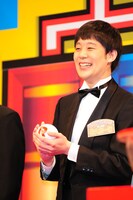 「芸歴15年ですが緊張します。楽しくやりたい」と明るくコメントした佐久間一行。