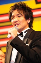 「緊張するし不安なので、ネタ中は横に相方のパネルを置きます」とスリムクラブ真栄田。