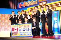 会見フォトセッションの模様。