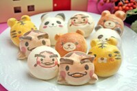 トラやパンダなどの動物わたろんとイモトわたろんの10個セットで販売。