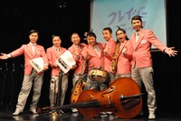 写真は「クレージーラッツ」メンバー。