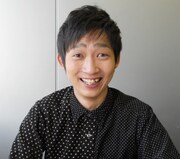 舞台「スピリチュアルな1日」で主演を務めるNON STYLE石田。