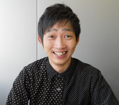 舞台「スピリチュアルな1日」で主演を務めるNON STYLE石田。