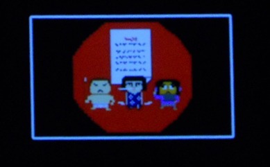 幕間に流れるゲームアニメーション。イラストはエージェントの椿鬼奴、しんじ、アホマイルド坂本、そしてロボットに関する重要な書類。これらが登場人物の人生を変えていく。