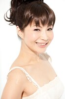 3月31日にDVDと書籍を同時発売するシルク。(c)吉本興業