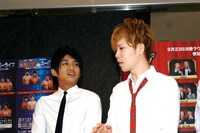 御茶ノ水男子。しいはし（右）は「ライブで1万円のつかみ取りがしたい」と金欲を剥き出しにした。