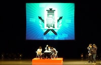 池田対若林の対決。政治家の上の句を相手にどんどん攻めた若林を見て山里は「あの子の心の闇がどんどん出てくる」と解説した。