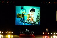 有言実行を果たしたしずる池田。オープニングでは「これまで1回も勝ったことがなく、村上のバーター。村上が勝たないとこのライブに出られないんです」と語っていた。