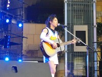 「この曲がなかったら、僕はここに立っていない」と、バラード「涙」を熱唱する50TA。