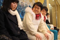 2010年6月には臨時養護教諭役でザ・プラン9のなだぎ武、11月には中学時代に生徒会長をやっていた出版社の編集者役でラーメンズ片桐仁が登場した。(c)NHK名古屋