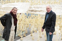 ビートたけしとテオ・ヤンセン (c)NHK