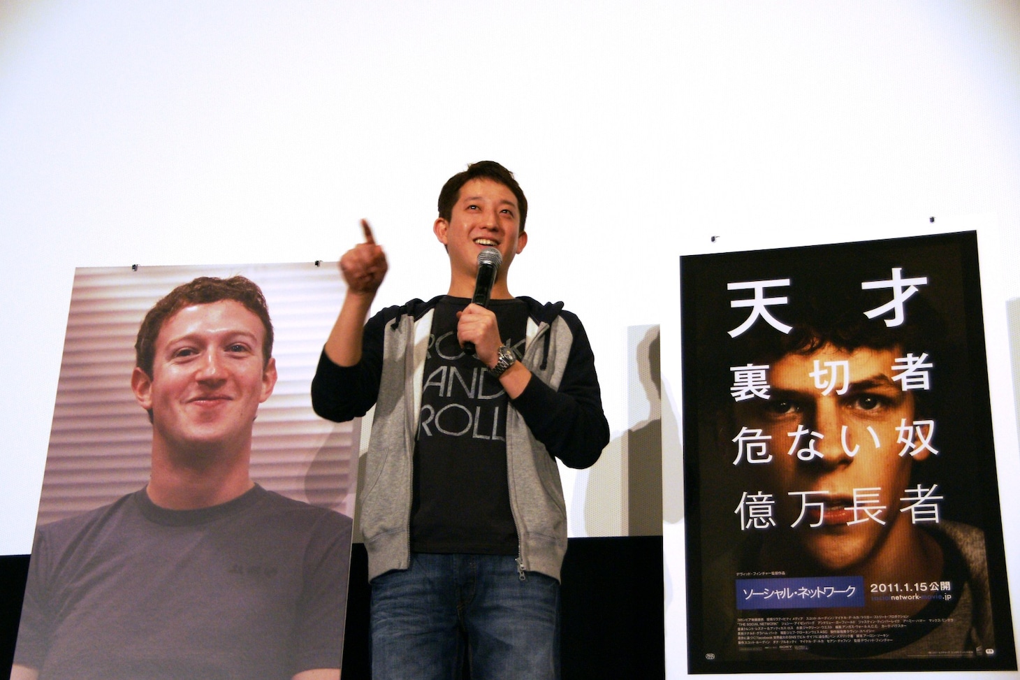 「今日は『マーク風』という感じで衣装を発注したら、すごく安いパーカーが来ました」と話し、会場を笑わせたサバンナ高橋。