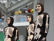 会場には、朝6時から来ていたというファンも。さらには3人の名前が書かれた手製の応援うちわなどもちらほら見られた。