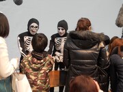 握手会には長い行列が。