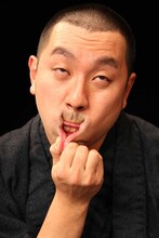 レイザーラモンRGが昨年2010年推していたキメ顔。(c)フォトプロ