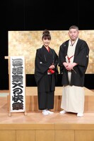 （左から）弟子・みひろと師匠・桃月庵白酒。（撮影：中川容邦）