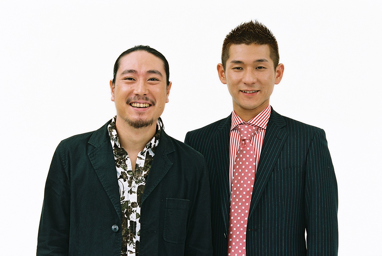 「夢の求人2011」プロジェクトで、採用者1名と「笑い飯弁当」を共同プロデュースする笑い飯。(c)吉本興業