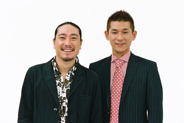 「夢の求人2011」プロジェクトで、採用者1名と「笑い飯弁当」を共同プロデュースする笑い飯。(c)吉本興業