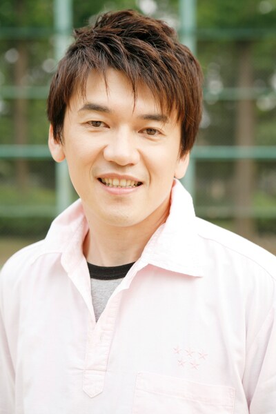 写真は島根さだよし。ツインカムのボケ担当。解散後は俳優や構成作家などの活動を行っている。