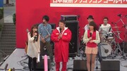 「日本縦断グリコワゴン」ゴールイベントの様子。