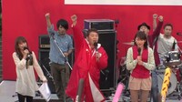 「日本縦断グリコワゴン」ゴールイベントの様子。
