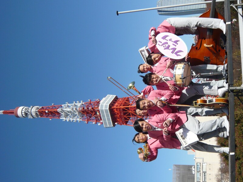 写真は我が家、ロッチ、ハライチの3組によって結成されたクレイジーラッツ。