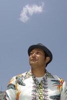 タッキー＆翼のミニアルバム「TRIP&TRASURE」の収録曲「山手線外回りfeat.GUSSAN」に参加している山口智充。