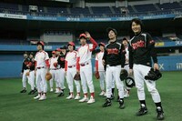 DVD「凹base（ボコベース）～baseよしもと野球大会2011～」の一場面。