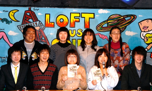 DVD「大久保佳代子劇団『村娘』」のヒット祈願トークライブ「村おこし祭」に出席した「村娘」出演者たち。