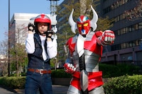 「電人ザボーガー」(c)2011「電人ザボーガー」フィルム・パートナーズ