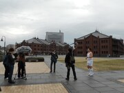 小雨の降る中、ランニング姿で撮影に挑んだ堤下。「100本映画」プロジェクトで映画監督を務めた際にも、この場所を使って撮影したそう。