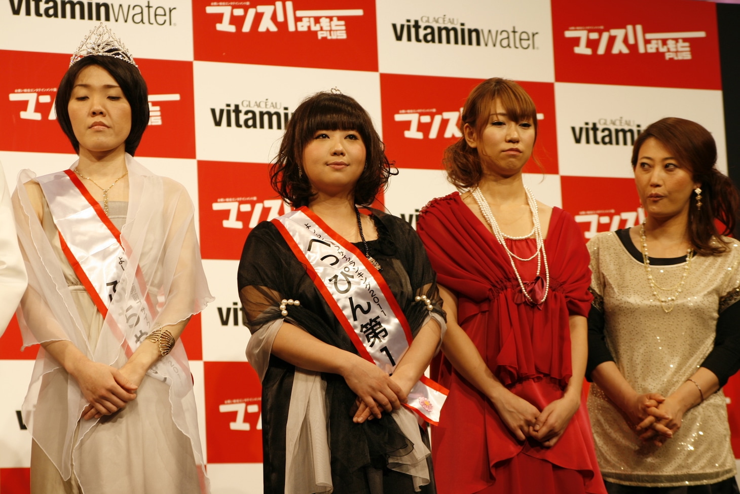 「マンスリーよしもとPLUS presentsよしもと男前ブサイクランキング2011大発表会」の一場面。