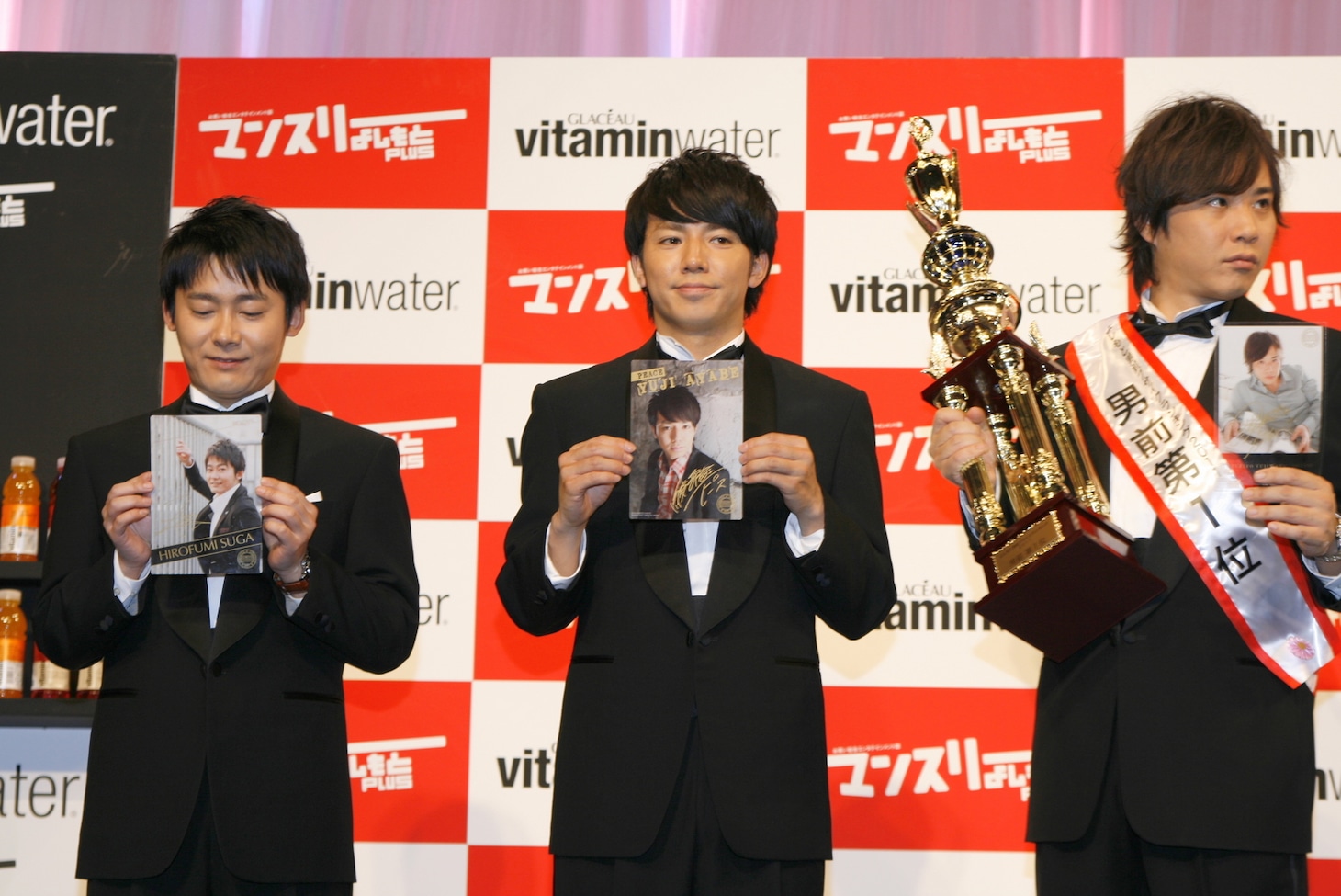 「マンスリーよしもとPLUS presentsよしもと男前ブサイクランキング2011大発表会」の一場面。