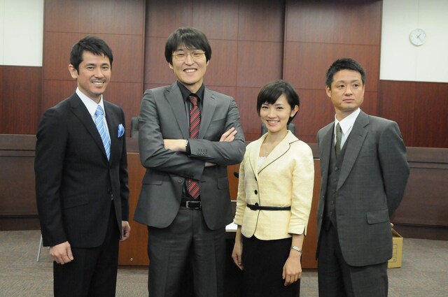 「新・ミナミの帝王」の続編が決まった主演の千原ジュニア。「物心ついたときからあるもんのひとつですからね。新喜劇とじゃりん子チエとミナミの帝王みたいなね。関東でじゃりん子チエなんて誰も知らないですからね。まぁ、泥臭い、熱くて、ハートウォーミングなところでしょうかね。今回もそういう特徴は出ています」とコメントした。(c)KTV