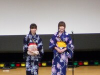 梅小鉢は老人会で民謡を披露するというコント。途中高田得意のモノマネも取り入れ会場を沸かせた。トークコーナーでは高田の男性に対する“理解不能”な行動も明かされた。