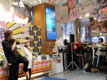 楽しんご♥は観客と一緒に「LOVE注入」。