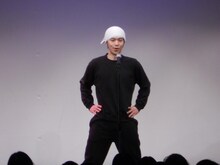 「R-1に出ても余裕でモグラ芸人だよ」というキャプテン渡辺。「日の当たらないモグラ芸人のあるある」では、観客の少ないライブで繰り出されるモグラ芸人たちの技を披露した。